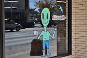 Aliens like Coffee? Who knew. Roswell is so weird!