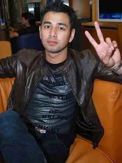 jaket kulit raffi ahmad saat hangout