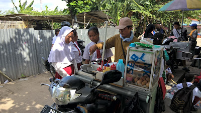 Sungguh Luar Biasa Penjual Seblak Kerupuk Menjadi Jutawan