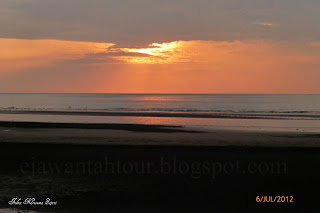 http://ejawantahtour.blogspot.com/2013/10/pantai-jimbaran-bali.html