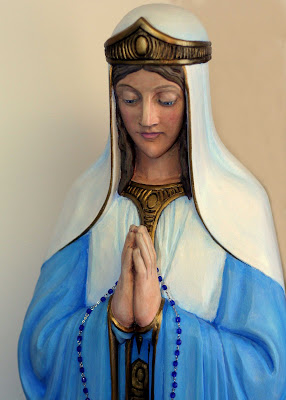 Statue of Mary praying