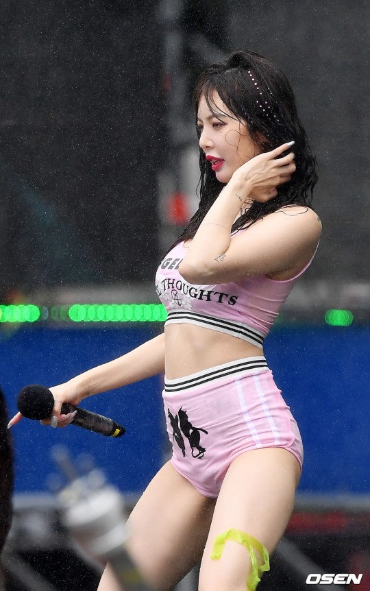 Hyuna Look Sexy When Performing on 2019 Seoul Water Bomb