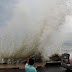 Ombak Kuat Melanda Pantai Sekitar Pulau Pinang