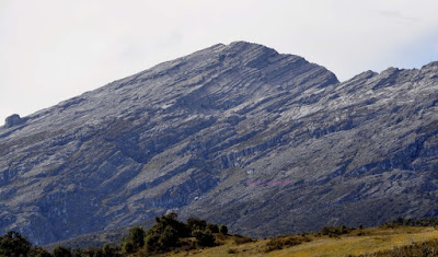  Indonesia dikenal sebagai negara yang memiliki beberapa  20 Gunung Tertinggi di Indonesia (Data Lengkap)