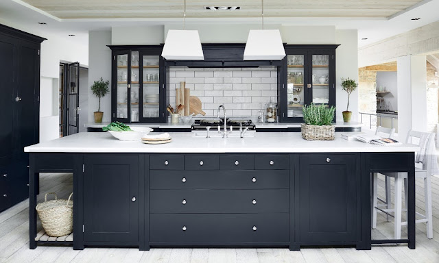 beautiful-bespoke-UK-kitchen-Neptune-shaker-cabinets-farmhouse-style