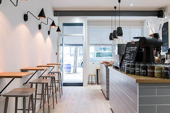 Desain interior cafe berkonsep scandinavia