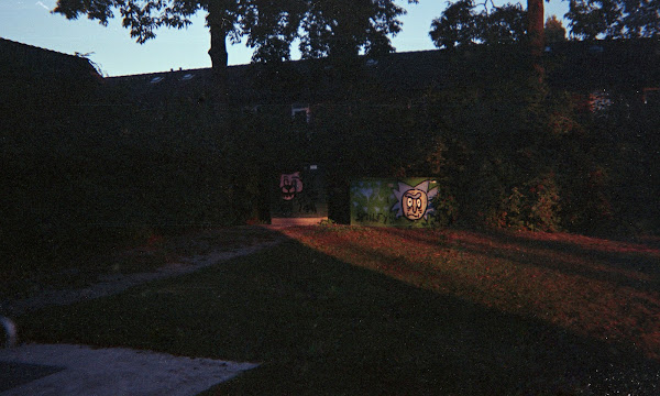 Graffiti gefotografeerd in de vroege ochtend