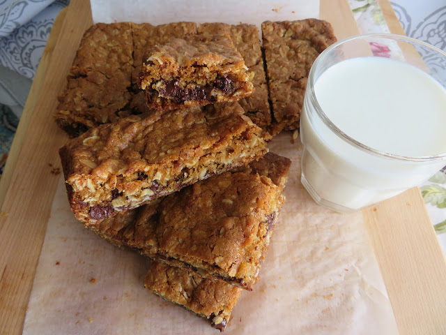 Oatmeal Chocolate Chip Cookie Bars