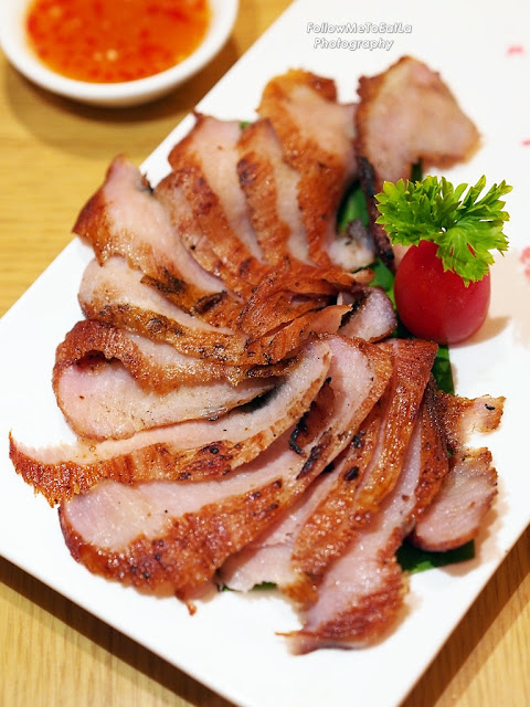 Pan Fried Pork Neck with Homemade Sauce (R) 26 (L) 52  Per Portion