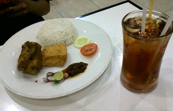 Makan Enak ala  Semarang Ayam  Goreng  Pemuda  1 Surabaya