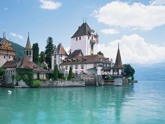 Oberhofen Castle Located in Lake Thun Switzerland. Lake thun its also very nice and beautiful expriance for birds and river riding and crafting. In drive in boat you can see Oberhofen Castle and its great architecture view. Oberhofen Castle its most popular and best place to travel in this world in specially in Switzerland. you may also like their adventure, high touch mountain view, cold fog, and other natural experiance in Oberhofen Castle. Sitzerland Best Place to Visit and travel in life once.