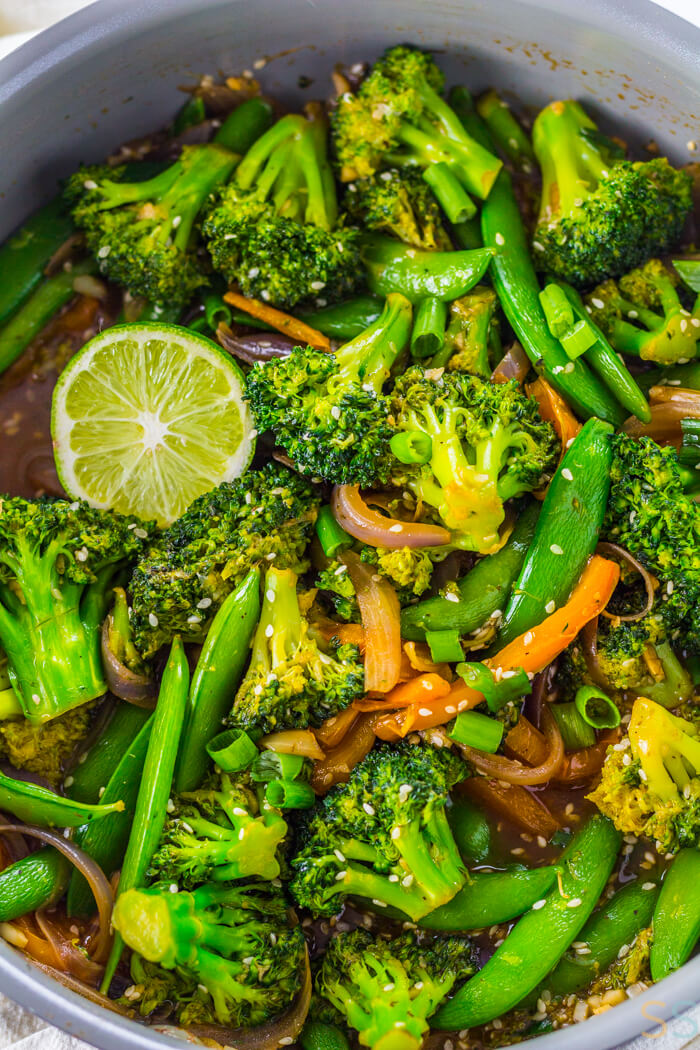 This Garlic Broccoli Stir Fry Recipe is a super quick 10 minute dinner that's light, fresh and veggie packed.