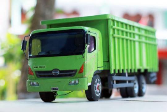 Miniatur Truk Fuso 2