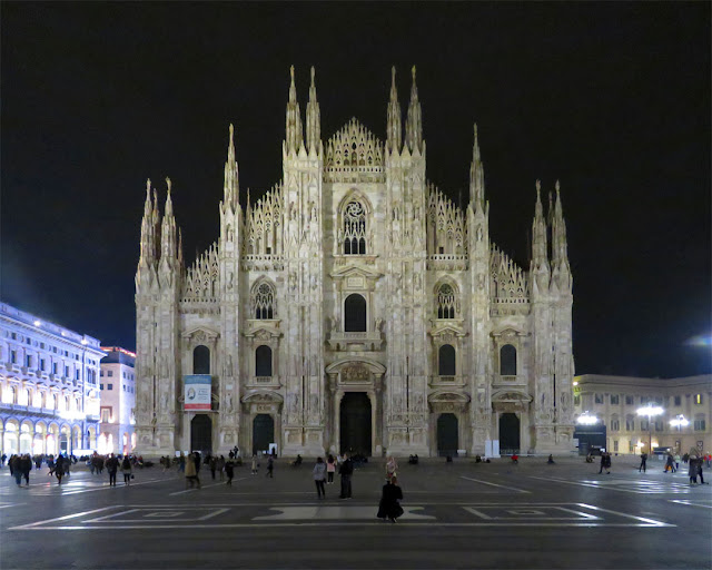 Duomo di Milano at night (Milan Cathedral), Piazza del Duomo, Milan