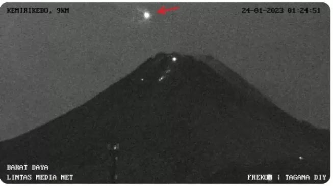 HEBOH Diduga UFO di Atas Gunung Merapi, BRIN dan BPPTKG Buka Suara