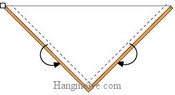 Bước 3: Gấp hai cạnh giấy về phía mặt đằng sau.