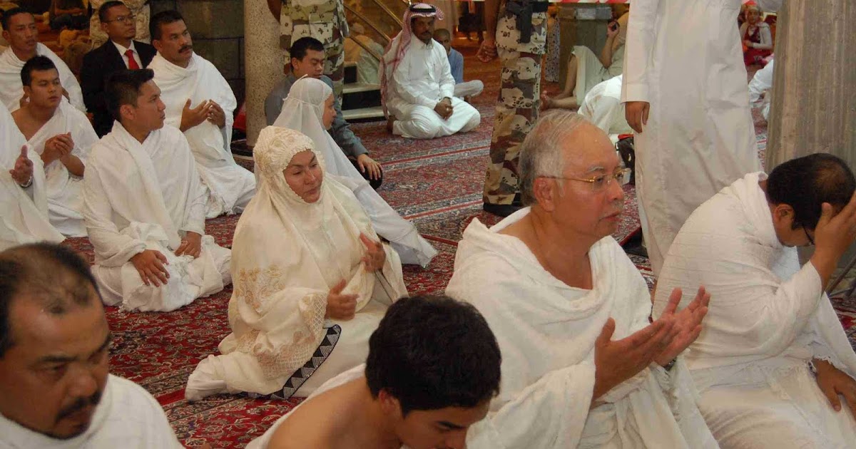  Gambar Haji Najib Hajah Rosmah dan Anak Tunai Umrah 