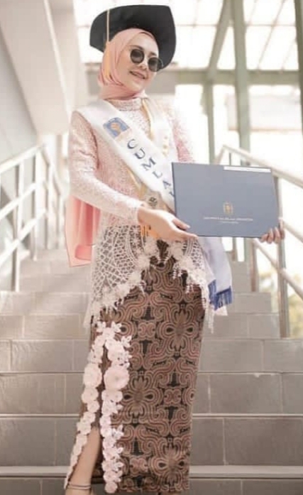  Model  Kebaya Wisuda  Terbaik 2020  Desain Mewah Dan Modern 