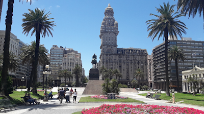 Plaza Independencia e Palácio Salvo, Montevidéu, Uruguai