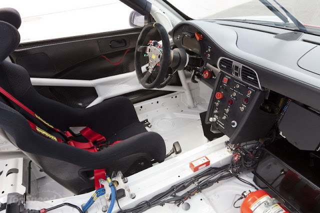 2012 Porsche 911 GT3 R Interior