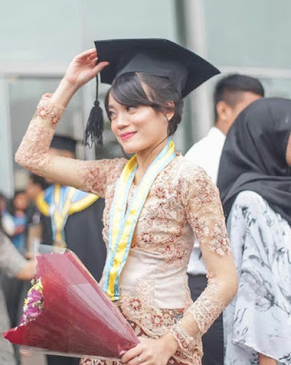 model gaya rambut wisuda modern terbaru