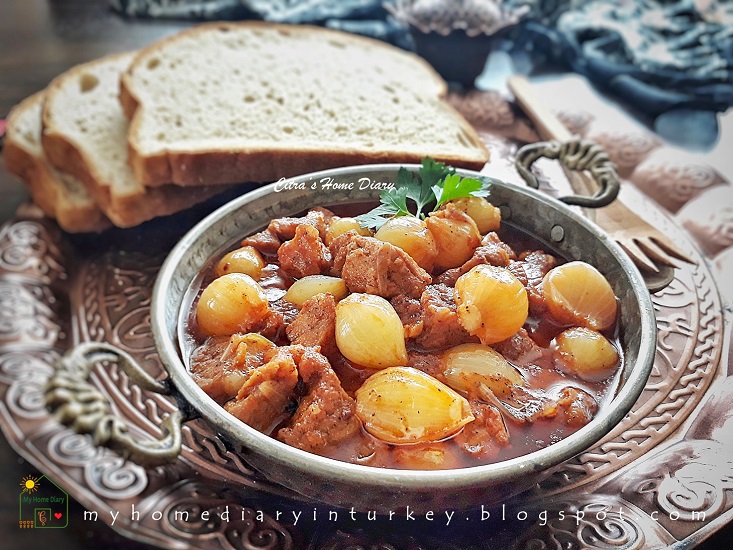 Arpacık soğanlı Yahnisi / Turkish Pearl Onion Meat Stew. One pot recipe with video. | Çitra's Home Diary. #yakhni #yahnisi #pearlonion #turkishfoodrecipe #resepmasakanturkiseharihari #turkishcuisine #onepotdish #meatyakhni