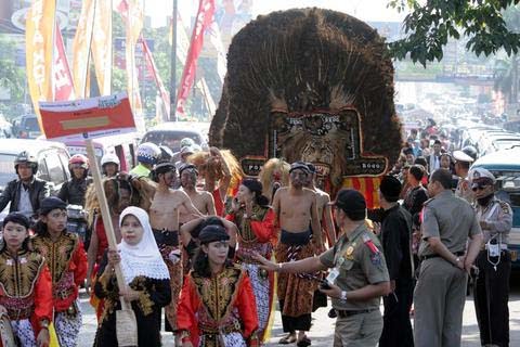 DYNAMIC OF INDONESIA Budaya Arek di Jawa  Timur 