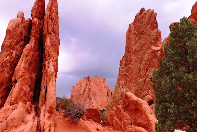 Summer walk on the "Garden of the Gods" in Colorado Springs. Летняя прогулка по «Сад Богов» в Колорадо Спрингс.