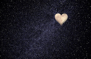 Sumber gambar : https://pixabay.com/id/illustrations/jantung-bulan-langit-malam-cinta-1164739/