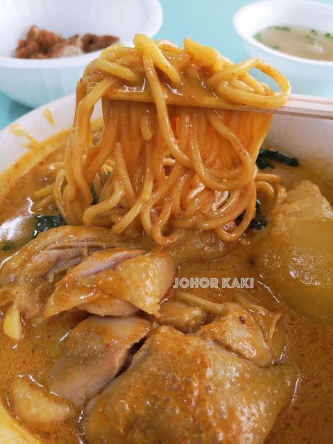 Best Chicken Curry Noodles Mee in Hong Lim Hawker Centre Singapore
