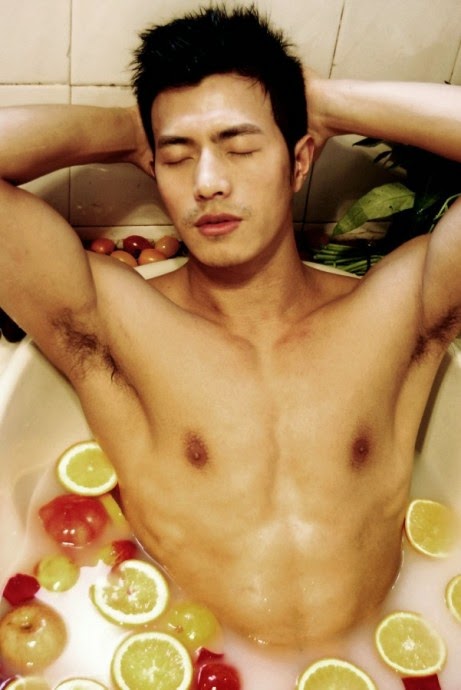 http://gayasiancollection.com/hot-asian-hunks-fruit-bath/