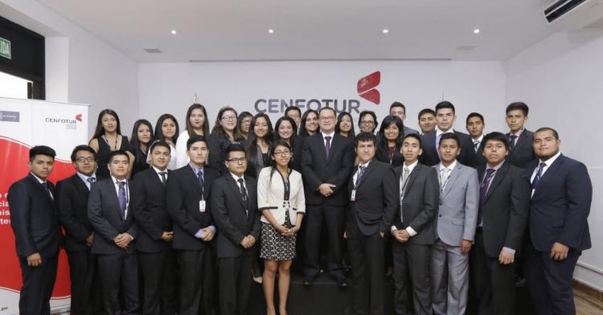 Jóvenes universitarios inician Curso de Negociaciones Comerciales