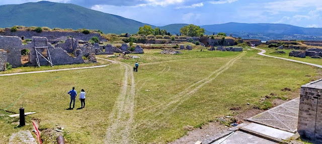 Λευκάδα: Στον Αγ. Σπυρίδωνα, την Αγ. Μαύρα, τον Αγ. Μηνά και το Αρχαίο Θέατρο ο Αντιπεριφερειάρχης και η Προϊσταμένη Εφορείας Αρχαιοτήτων