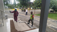 TNI - POLRI Bersama Gugus Tugas Covid-19 Lakukan Sosialisasi dan Penyemprotan Disinfektan di Pemukiman Warga
