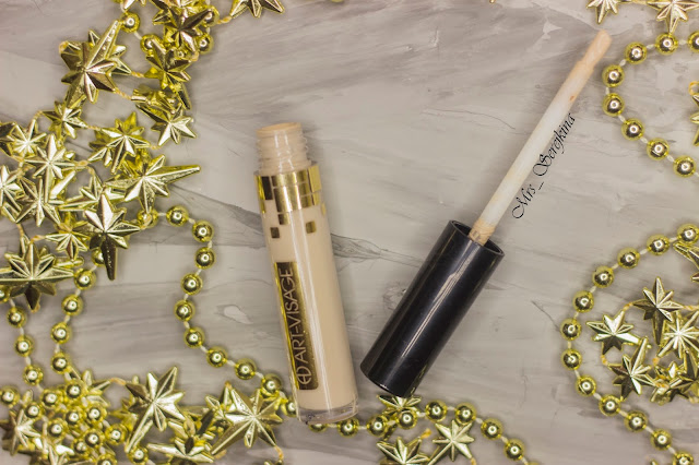 New year make-up 2018: golden accent. Step 6: concealer Art-Visage Miracle Touch 102