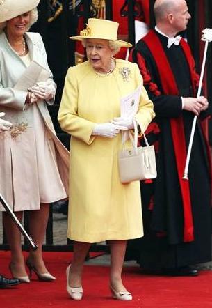 queen elizabeth wedding photo. queen elizabeth wedding cake.