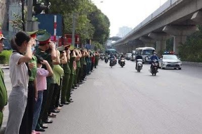  TƯỢNG ĐÀI TRONG LÒNG DÂN