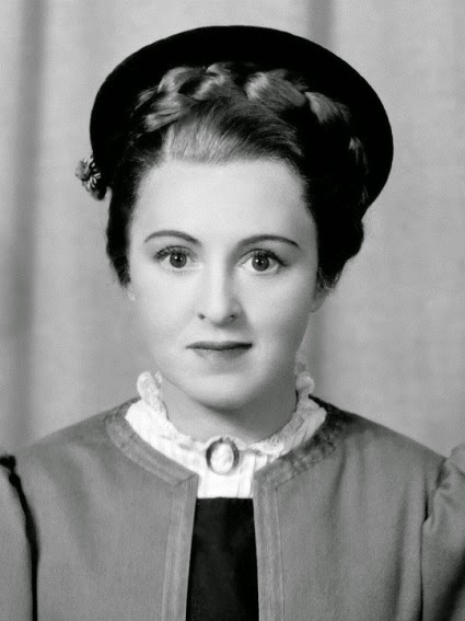 The American Way [Center Theatre (1/21/1939 - 6/1939)]
Written by George S. Kaufman and Moss Hart, Staged by George S. Kaufman
Shown: Florence Eldridge