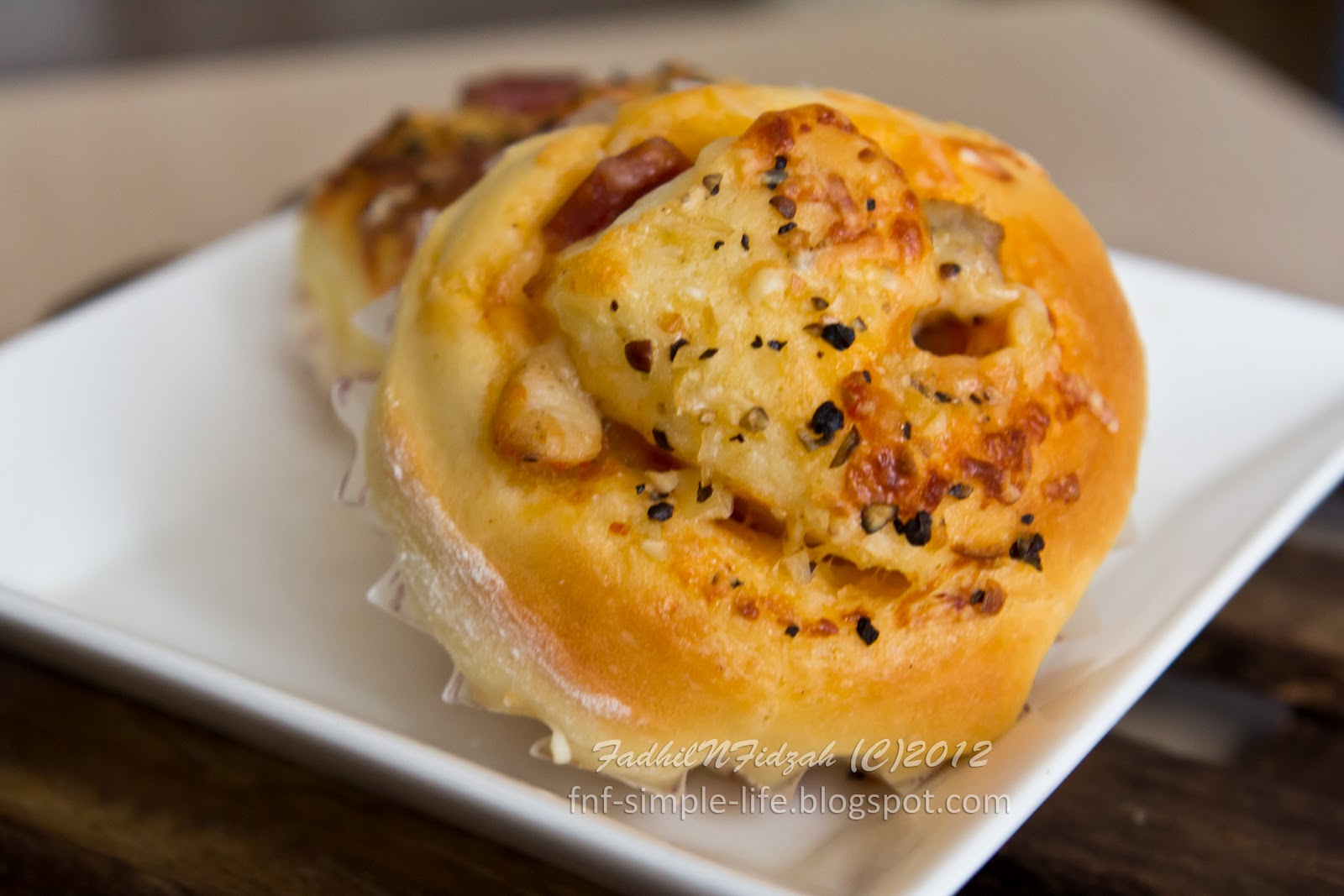 FnF Simple Life: garlic butter pizza roll bun