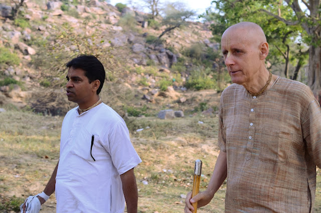 Sankarshan Das Adhikari Relishing Govardhan Parikrama 1