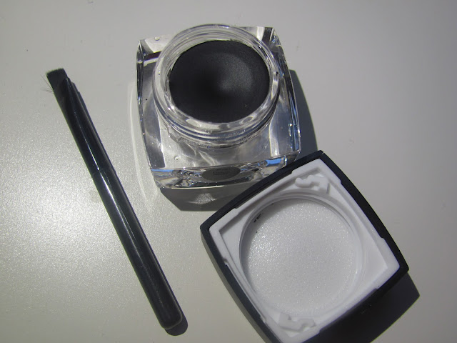 Inside of e.l.f. Cosmetics Studio Cream Eyeliner in Black