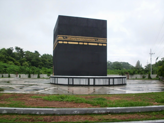  Indonesia sebagai negara dengan penduduk muslim terbanyak pastinya tidak aneh lagi denga Wisata Religi Replika Ka'bah Probolinggo