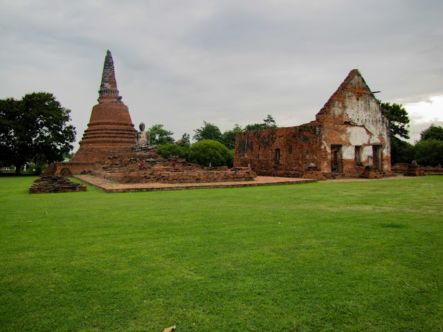 stupa temple wat worachet tharam ayutthaya thailand