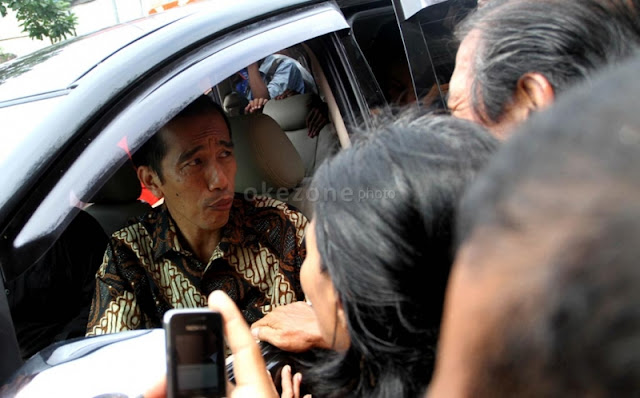 Ngacir Saat Didemo Rakyat, Pengamat : Mana yang katanya Jokowi merakyat ?