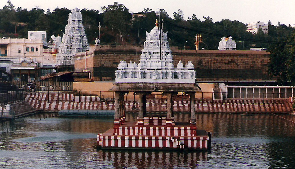 sripuram golden temple images. sripuram golden temple,