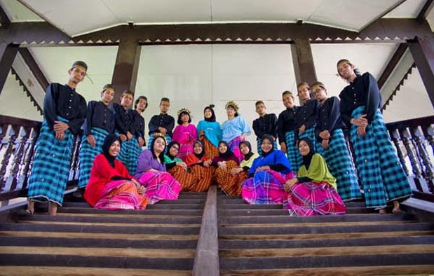 Pakaian Adat Sulawesi  Selatan  Nama Gambar  dan 