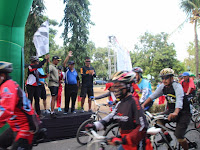 Kasdim 0712/Tegal turut mengibarkan bendera start Fun Bike, Jalan Santai dan Aerobic di Mako Yonif 407/PK