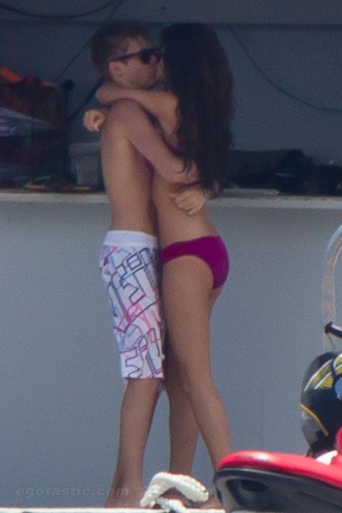 selena gomez and justin bieber in hawaii images. girlfriend Justin Bieber amp;