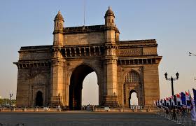 गेट वे ऑफ़ इंडिया - मुंबई में घूमने की जगह