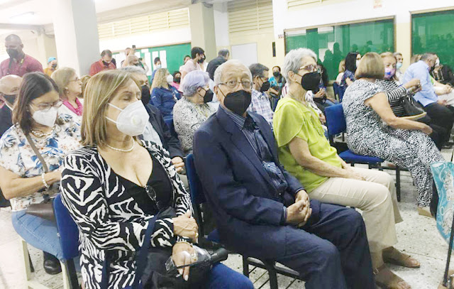 EGRESADOS DCEEUCLA ENTREGA ESPACIOS Y AULA APADRINADA  “GUDELIO DELGADO”